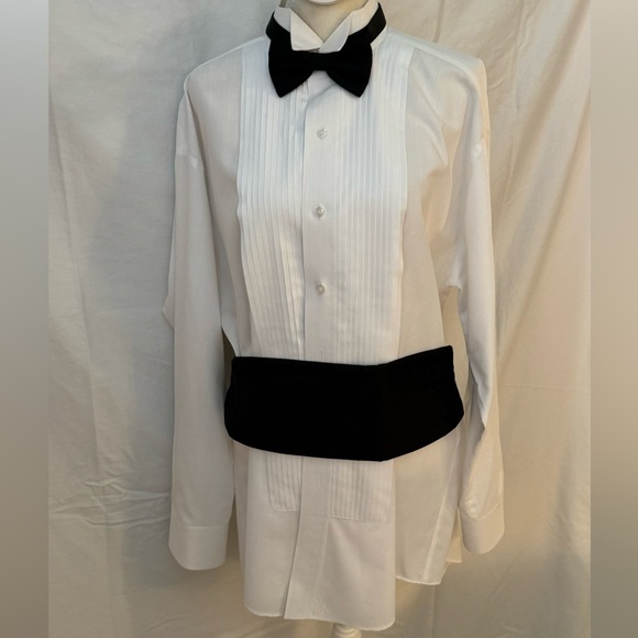 Three Piece Mens Tuxedo with Black Blazer and Trousers - Picture 3 of 17